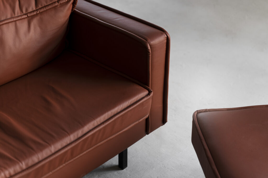 Fabric vs. Leather Sofas 3 Leather sofa